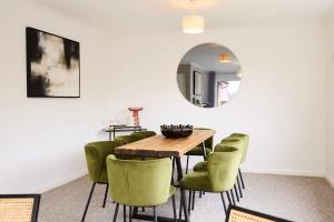 The Oxford Garden House - Spacious 5-Bed Oxford Home with Garden & Balcony