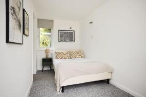 The Oxford Garden House - Spacious 5-Bed Oxford Home with Garden & Balcony