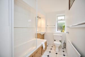 The Oxford Garden House - Spacious 5-Bed Oxford Home with Garden & Balcony