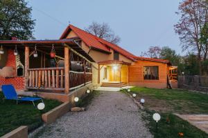 Casa bunicilor Grandparent’s house