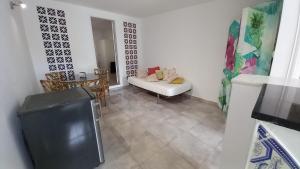 Alvito Guest House - Comfortable room with private bathroom