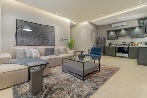 Layali Properties - Spacious 3BR Penthouse - Convention and Exhibition Center