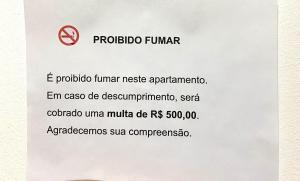 Kitnet na praia Aviação, Wi-Fi e garagem!