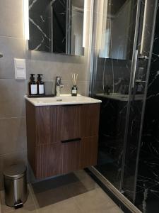 City Loft mit Balkonblick