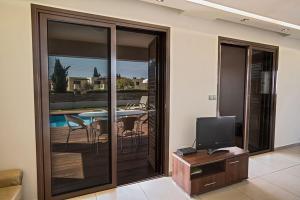 Villa Petreris Dyo - Lovely 3 Bedroom Central Ayia Napa Villa With Pool