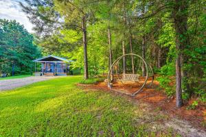 Serene Broken Bow Cabin with Fire Pit and Gas Grill!