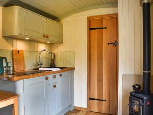 Bechan Brook Hut