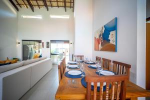 Bz99 Casa com churrasqueira e ducha, 4 suítes!