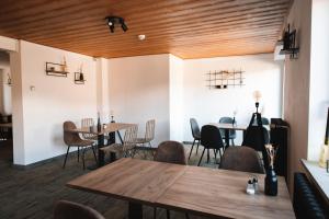 Hotels Lodge Les Merisiers : photos des chambres