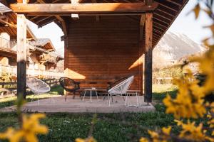 Hotels Lodge Les Merisiers : photos des chambres