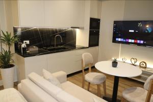 THE LEADS APARTHOTEl