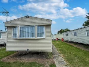 Dog Friendly Caravan For Hire At Seawick Holiday Park In Essex Ref 27032Sw