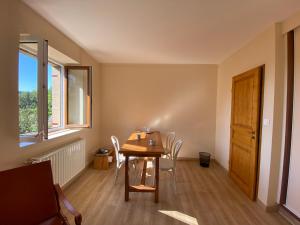 Lodges Chambre et Jardin a Anost, acces randonnees : photos des chambres