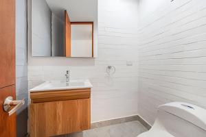 Gauss 1205-Serenity Modern AptTerraceSquashGym