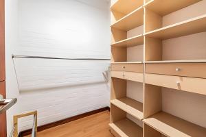 Gauss 1205-Serenity Modern AptTerraceSquashGym