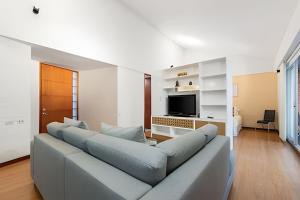 Gauss 1205-Serenity Modern AptTerraceSquashGym