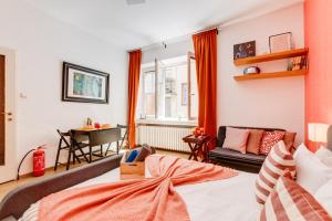 Quaint Red Velvet Apartment