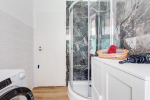 Quaint Red Velvet Apartment