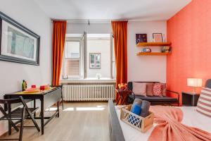 Quaint Red Velvet Apartment