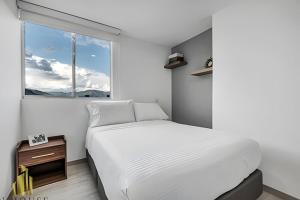 Metropolitan 2226-Familiar Bright AptPriv balcony