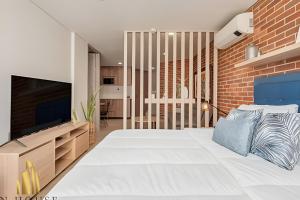 Kyux 405 - The Icon of Exclusivity in Laureles