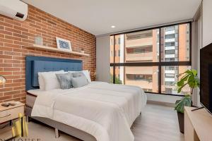 Kyux 405 - The Icon of Exclusivity in Laureles