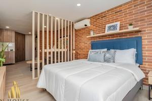 Kyux 405 - The Icon of Exclusivity in Laureles