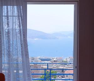 Sea View Apartment for 10 people
