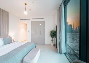 Modern Stylish 2 BR Apartment with Burj Khalifa View - Creek Vistas Grande