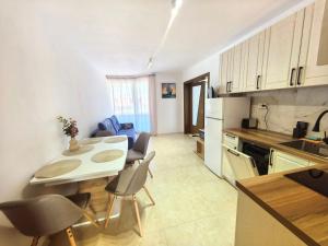 Sunny Dream Family Apartment