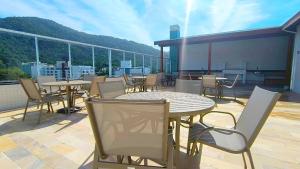 Apartamentos 300m Praia das Toninhas - com vista para o mar