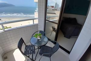 SHB - Flat no melhor de Santos. Pé na areia!