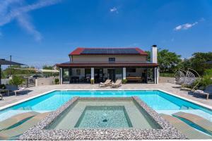 Luxury Villa Meden Dol with heated pool, Hot-Tub, 2 Saunas