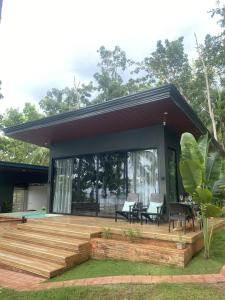 Jako Doma Beachfront Cabana