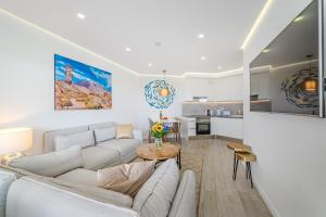 Blue Gold Escape in Ocean Garden