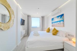 Blue Gold Escape - Ocean View, Heated Pool, Lounge Area, AC