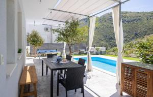 Lovely Home In Zrnovnica