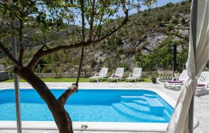 Lovely Home In Zrnovnica