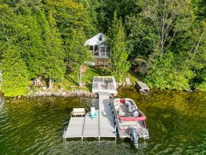 Gables End Escape Lakefront Dock Kayaks