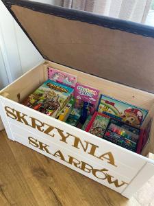 Zloty, a Skromny - ogrodzony domek z jacuzzi i widokiem na jezioro