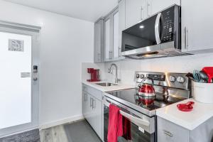 Private Yard! Retreat 6 Mi to Hard Rock Stadium