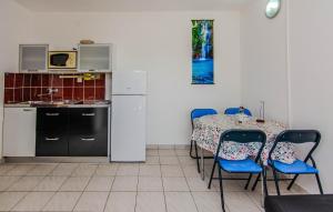 1 Bedroom Nice Apartment In Nin