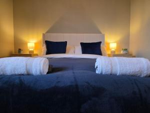 Newly Renovated 2 BDR Home - 5 Min to M5