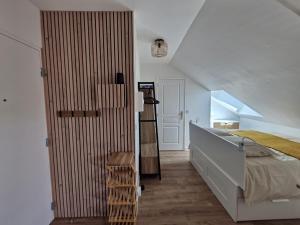 Appartements Loft Moderne et Renove - Ideal Pros & Familles - 1 a 4 pers - Wifi - 5 min de la Gare : photos des chambres