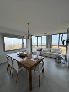 Departamento de lujo frente al mar con vista panorámica, pileta y cochera privada - 3hvězdičkové hotely ve městě Monte Hermoso