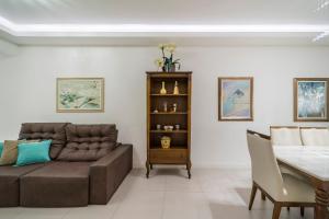 Apartamento 3 suítes centro de Bombinhas próximo ao mar