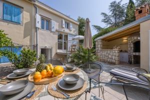 Charming Island Villa Alba - Happy Rentals