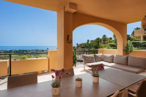 2-BR Middle Floor Apartment with Sea Views