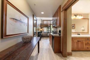 Catamount Lodge 101B by East West Hospitality