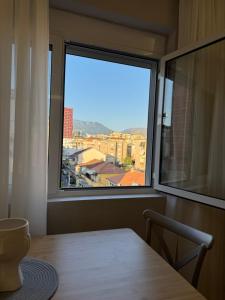 Stylish Renovated Flat with 2 Balconies & Great Natural Light